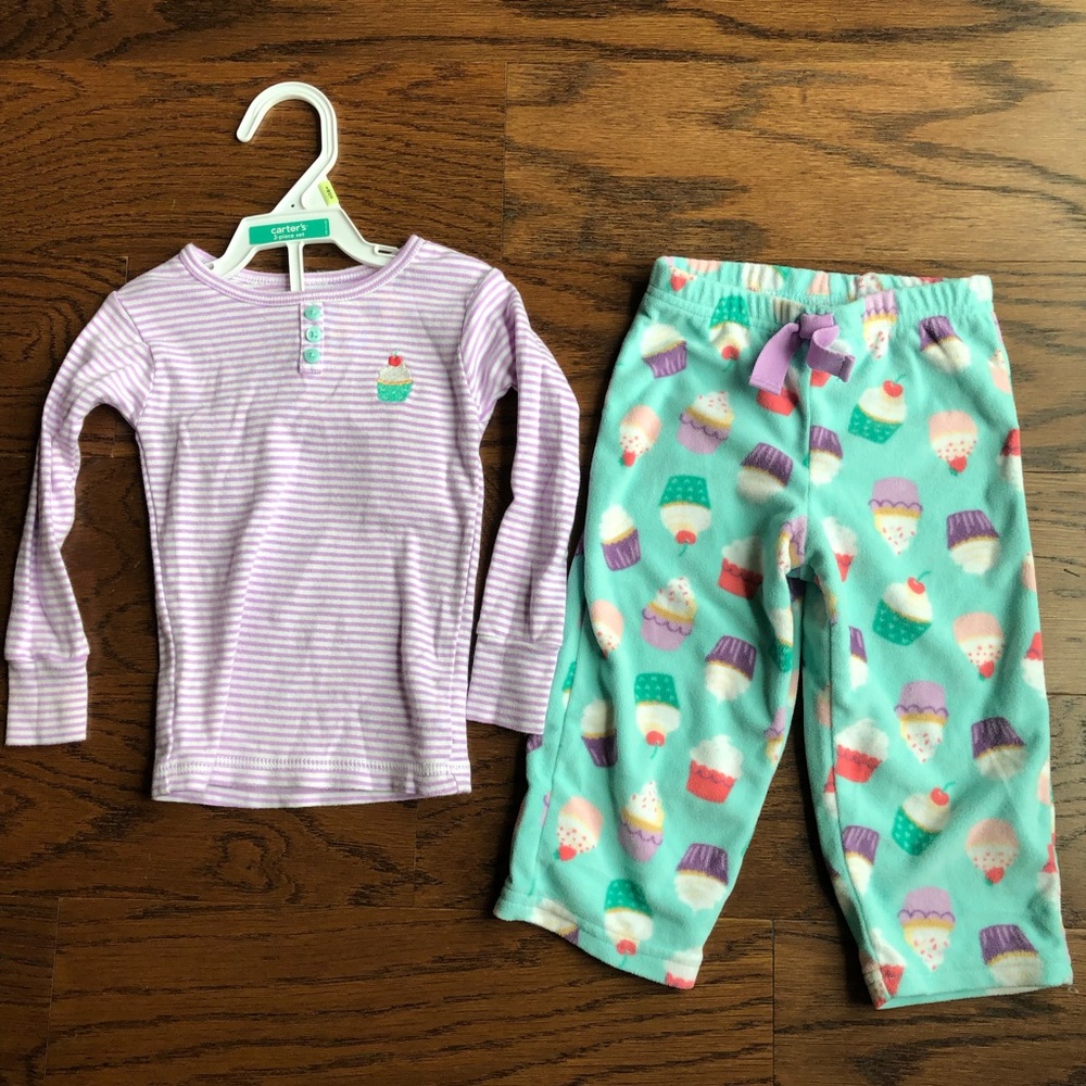 💕Carter’s 18 Month Cupcake Pajama Set